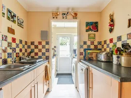 Skewbridge Close, Royal Wootton Bassett, Swindon thumb 3