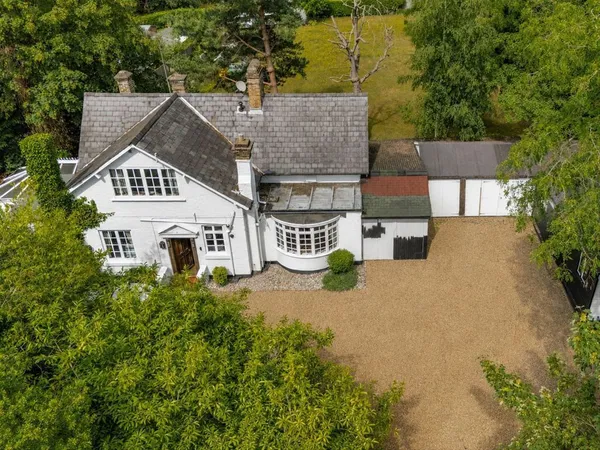 Byfleet Road, Cobham, KT11 photo 17
