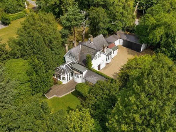Byfleet Road, Cobham, KT11 photo 18