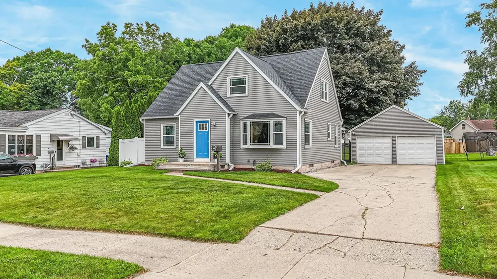 403 W Lincoln Ave, Little Chute, WI 54140