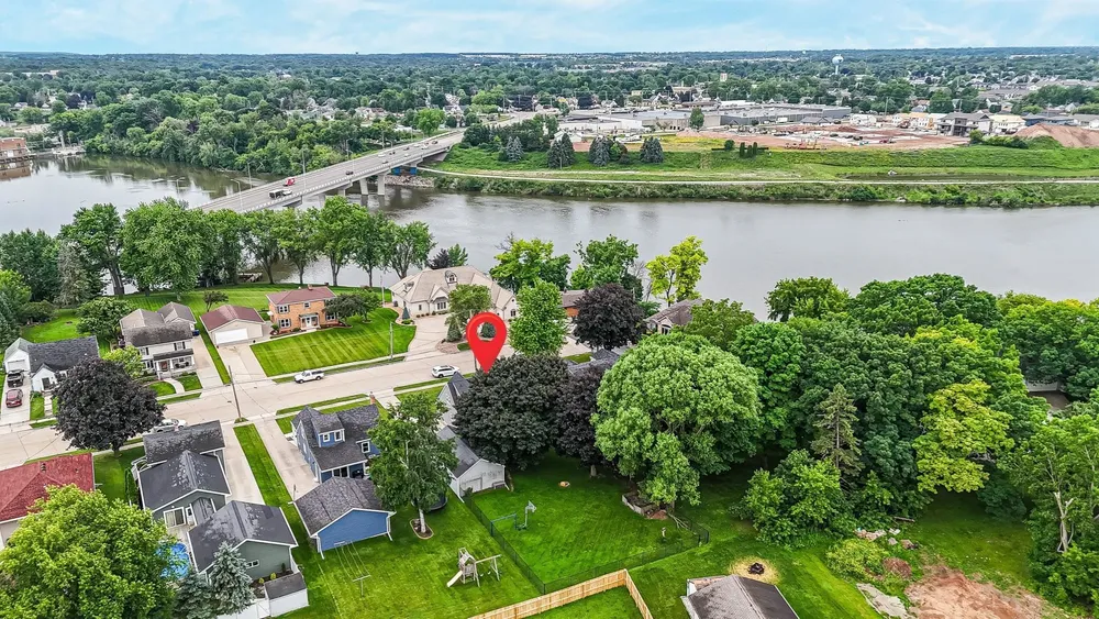403 W Lincoln Ave, Little Chute, WI 54140