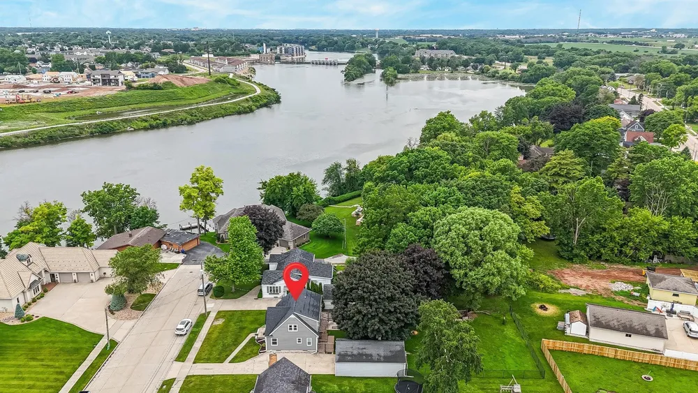 403 W Lincoln Ave, Little Chute, WI 54140