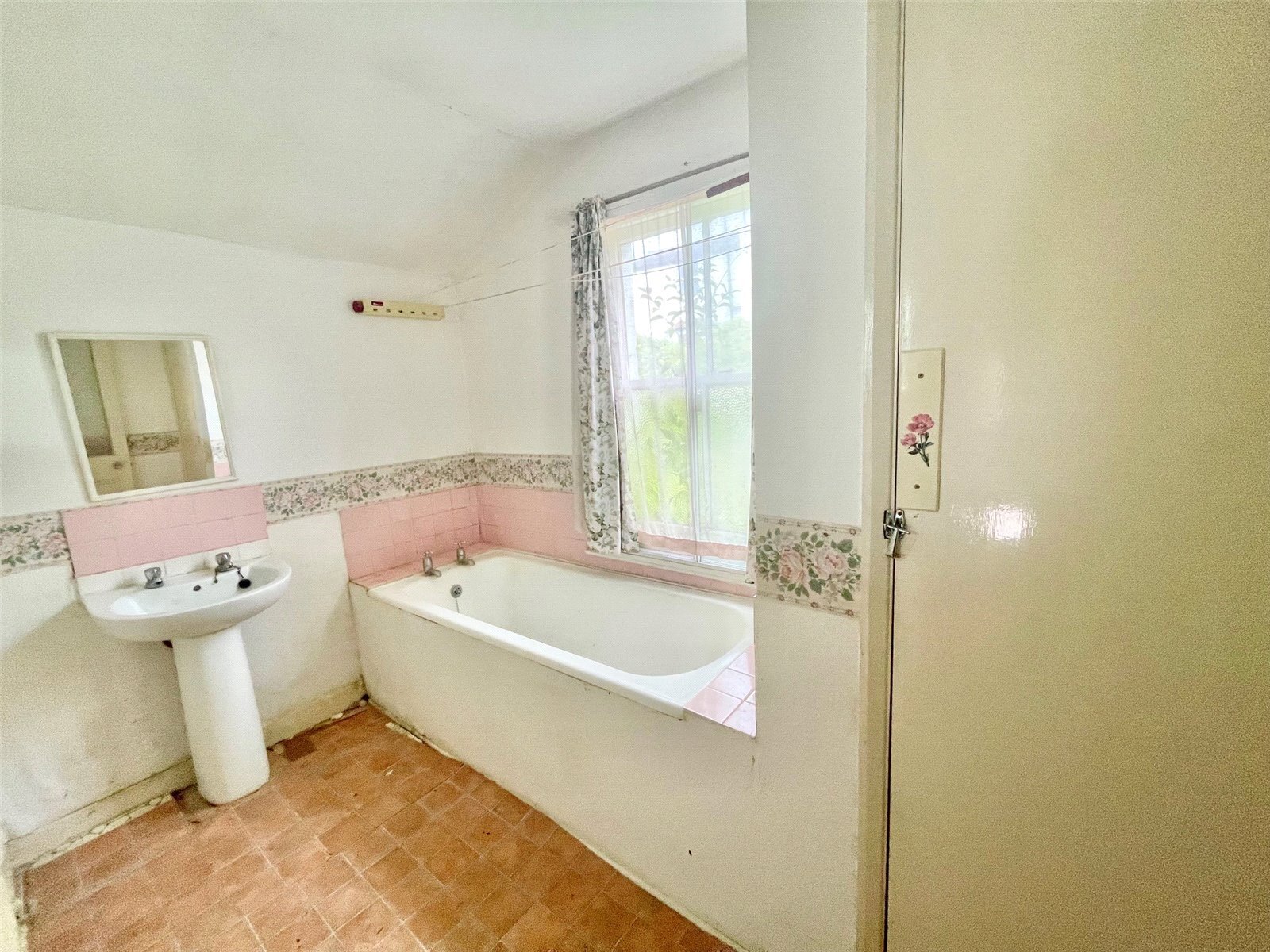 Cliff Parade, Leigh-on-Sea, Essex, SS9 Image 15