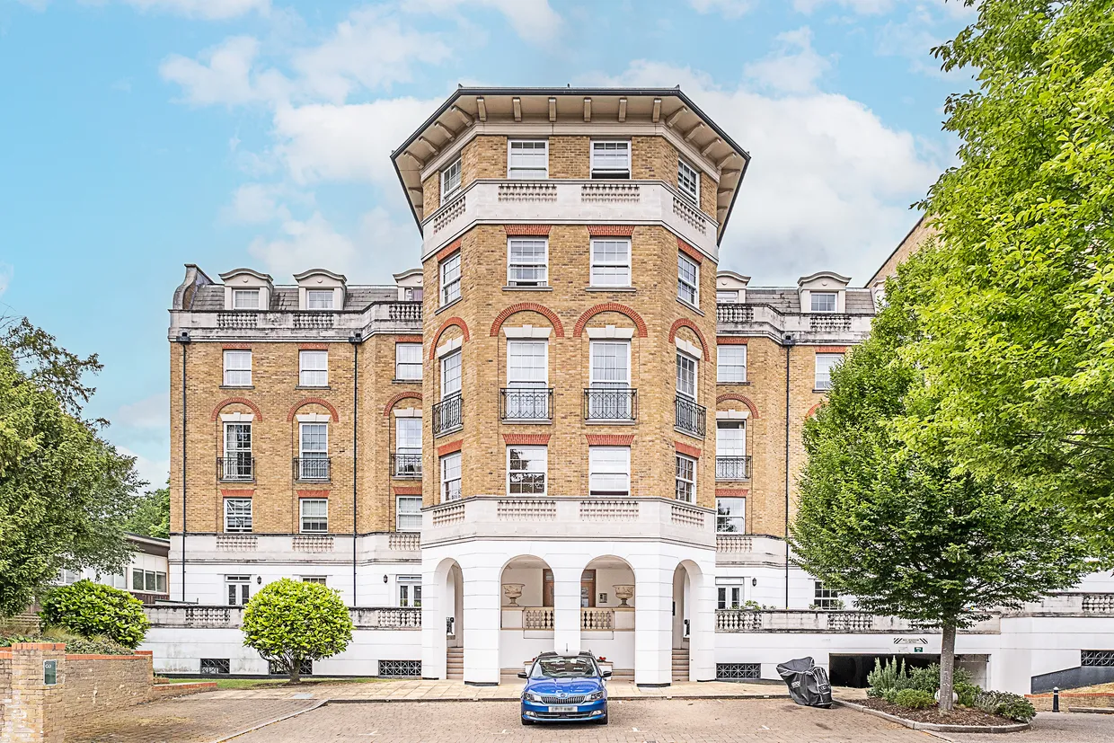 Chapman Square, London, SW19 photo 1