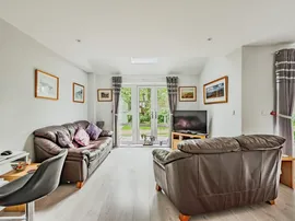 Warren Drive, Crawley thumb 3