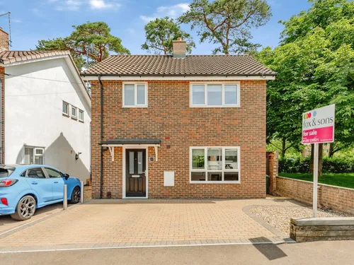 Warren Drive, Crawleyphoto