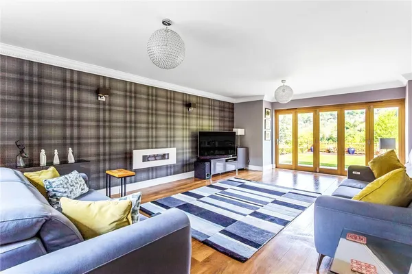 Hethersett Close, Reigate, RH2 photo 4