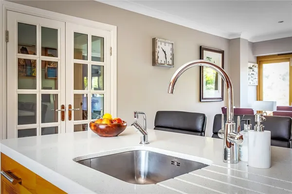 Hethersett Close, Reigate, RH2 photo 9