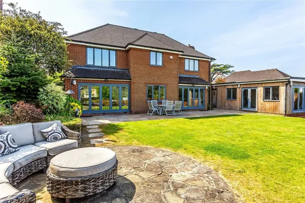 Hethersett Close, Reigate, RH2 photo 14