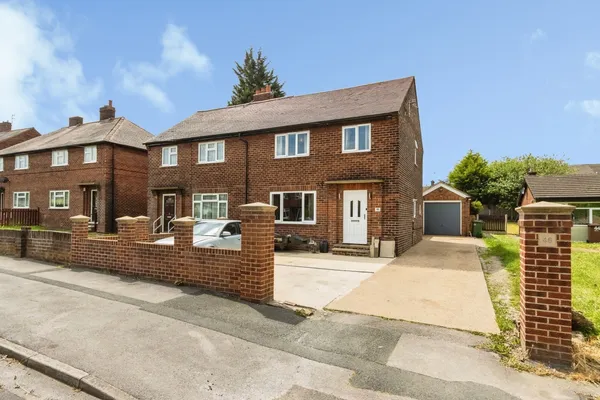 Lowmoor Crescent, Hall Green, Wakefie...