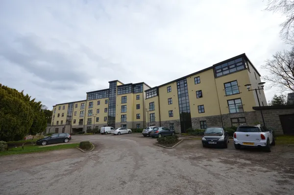 Queens Mews, Queens Tower, S2