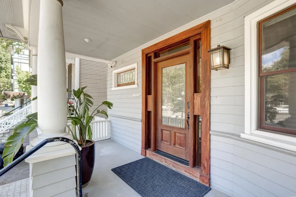2526 Capitol Ave, Sacramento, CA 95816-5809