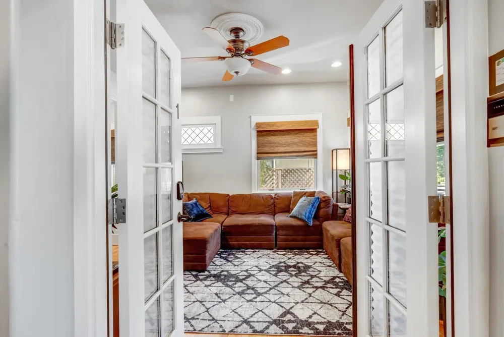 2526 Capitol Ave, Sacramento, CA 95816-5809