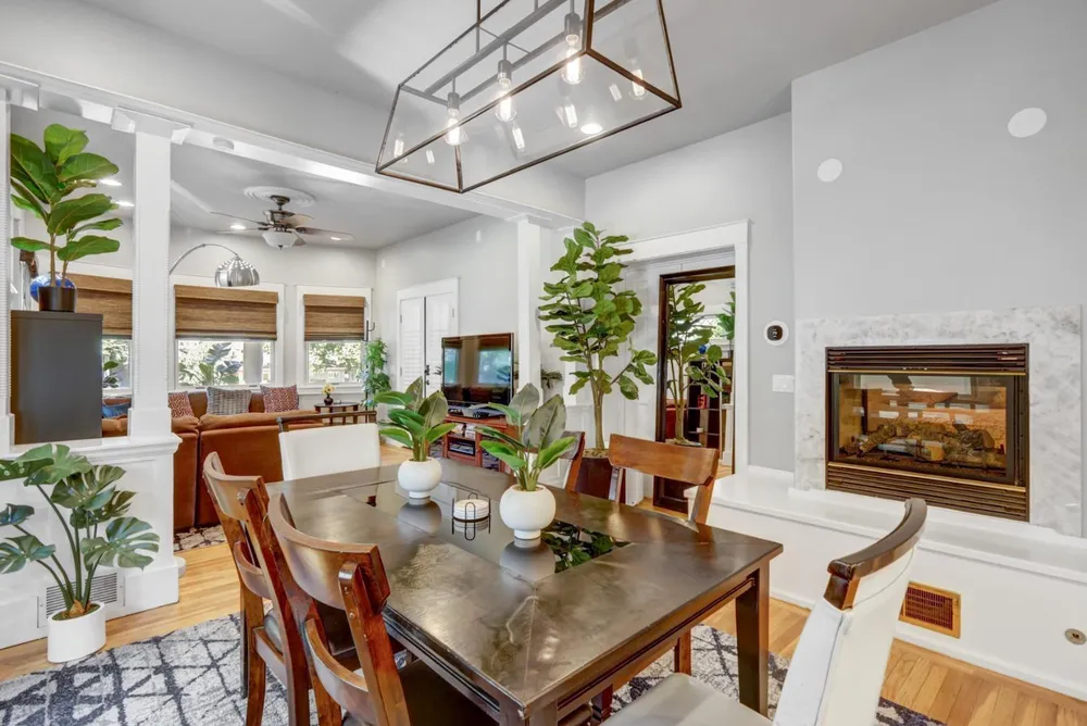 2526 Capitol Ave, Sacramento, CA 95816-5809
