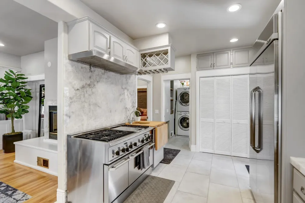 2526 Capitol Ave, Sacramento, CA 95816-5809