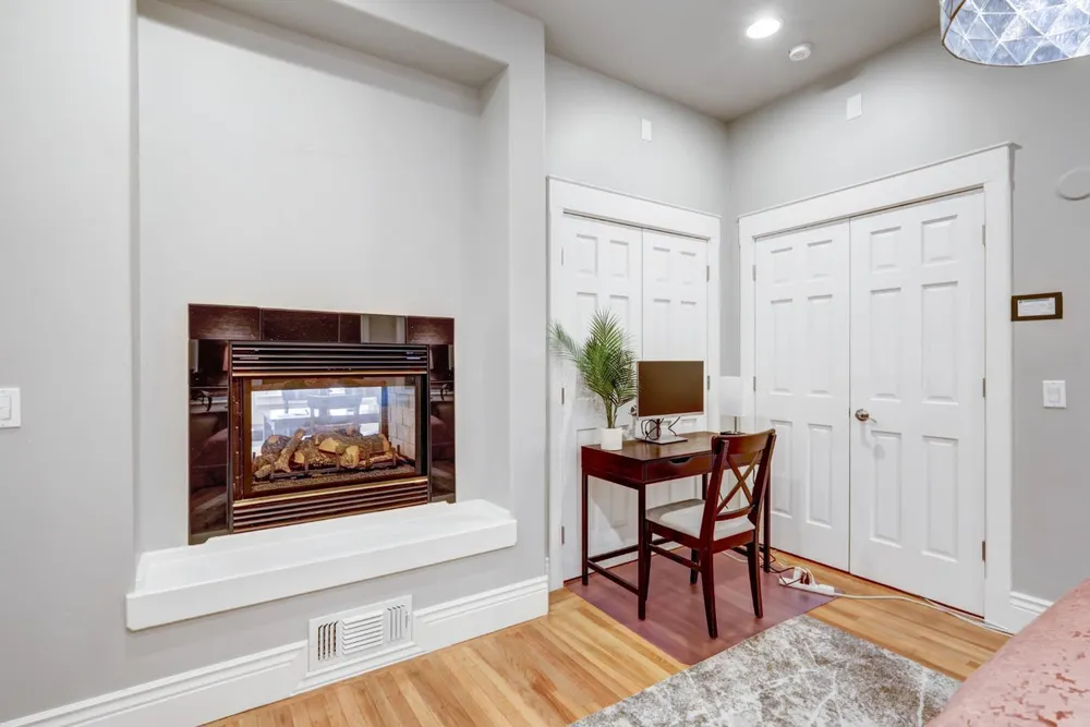 2526 Capitol Ave, Sacramento, CA 95816-5809