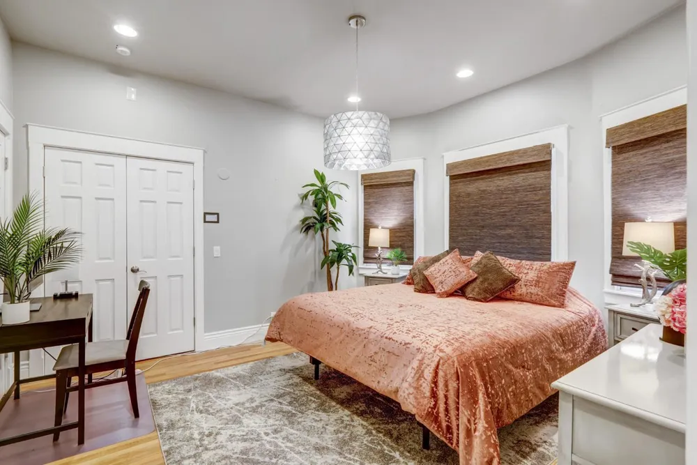 2526 Capitol Ave, Sacramento, CA 95816-5809