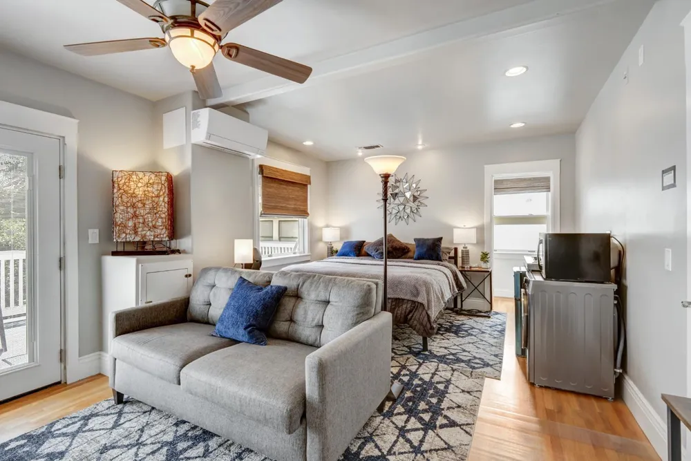 2526 Capitol Ave, Sacramento, CA 95816-5809