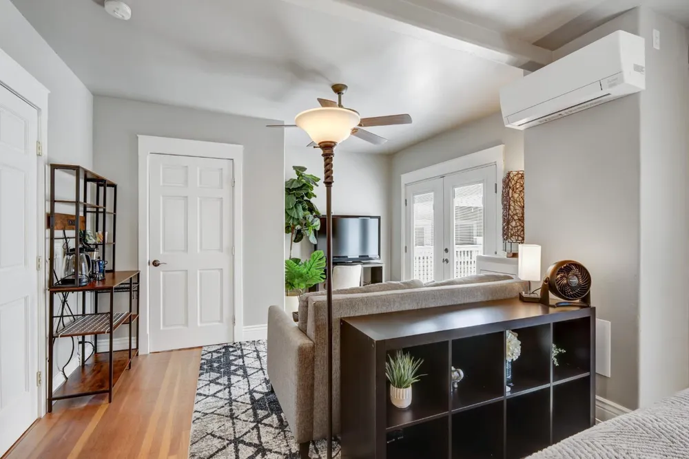 2526 Capitol Ave, Sacramento, CA 95816-5809