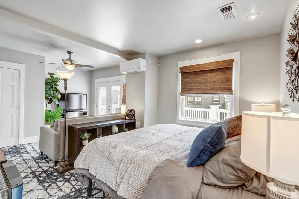 2526 Capitol Ave, Sacramento, CA 95816-5809
