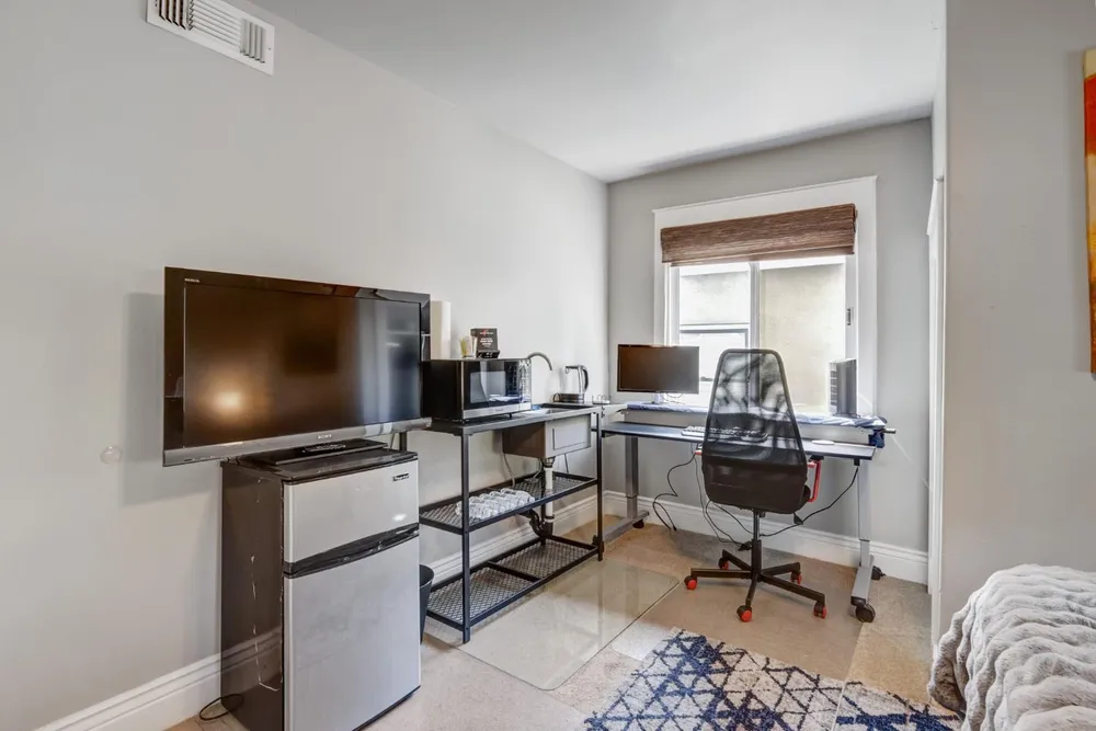 2526 Capitol Ave, Sacramento, CA 95816-5809