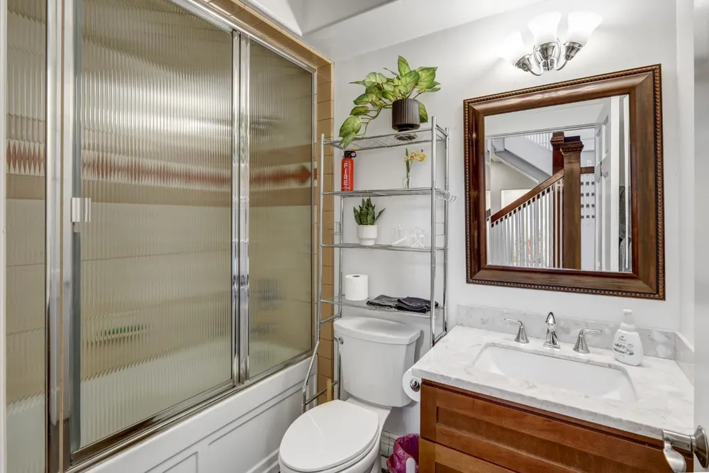 2526 Capitol Ave, Sacramento, CA 95816-5809