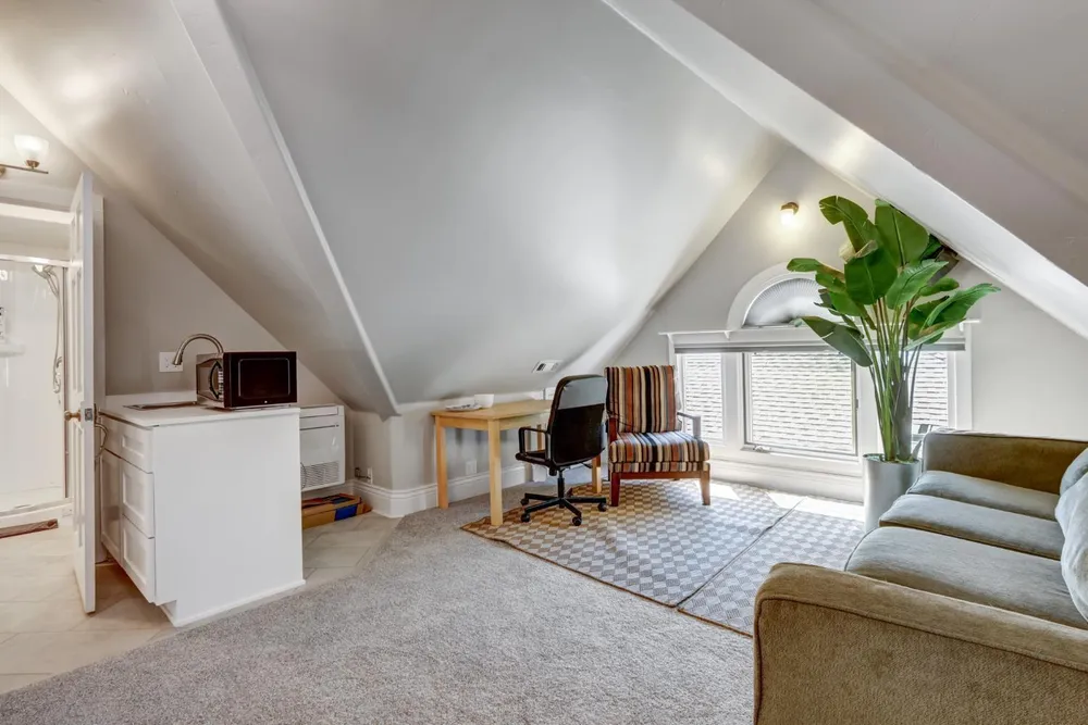 2526 Capitol Ave, Sacramento, CA 95816-5809