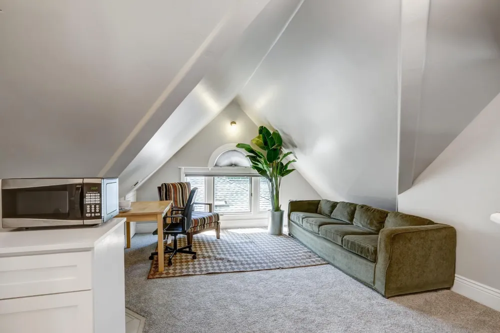 2526 Capitol Ave, Sacramento, CA 95816-5809