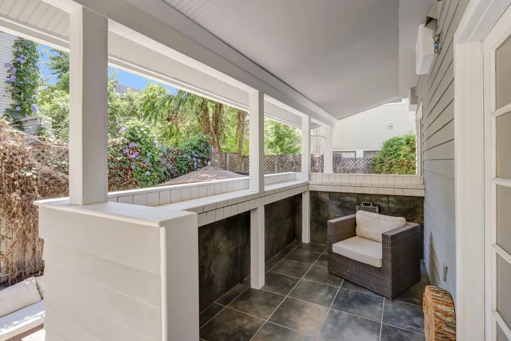 2526 Capitol Ave, Sacramento, CA 95816-5809