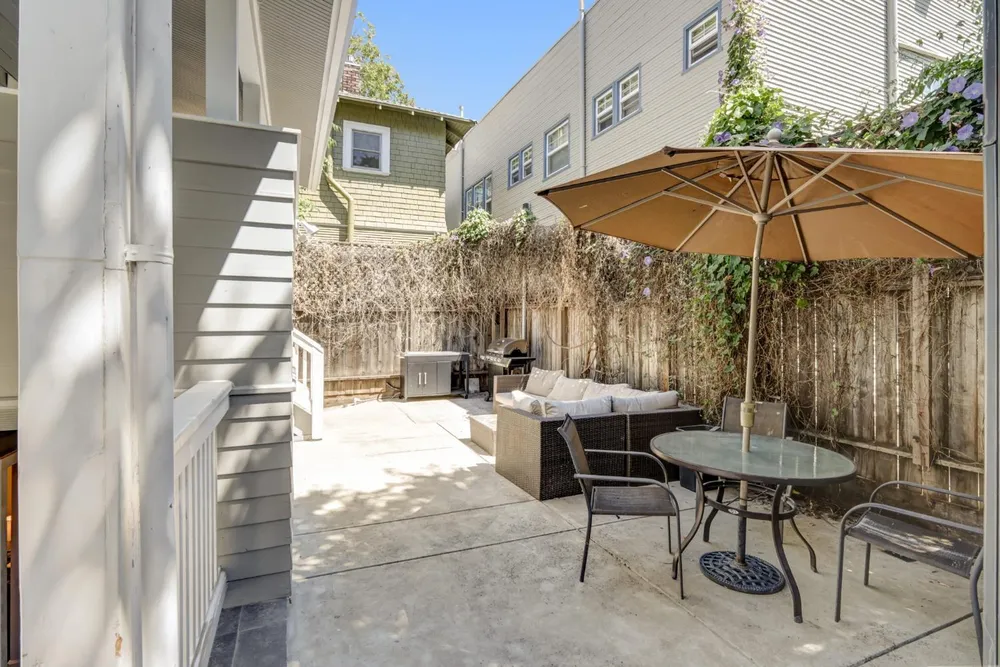 2526 Capitol Ave, Sacramento, CA 95816-5809
