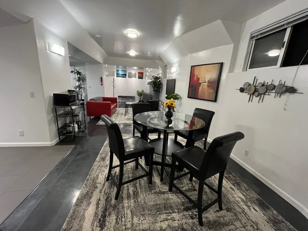 2526 Capitol Ave, Sacramento, CA 95816-5809