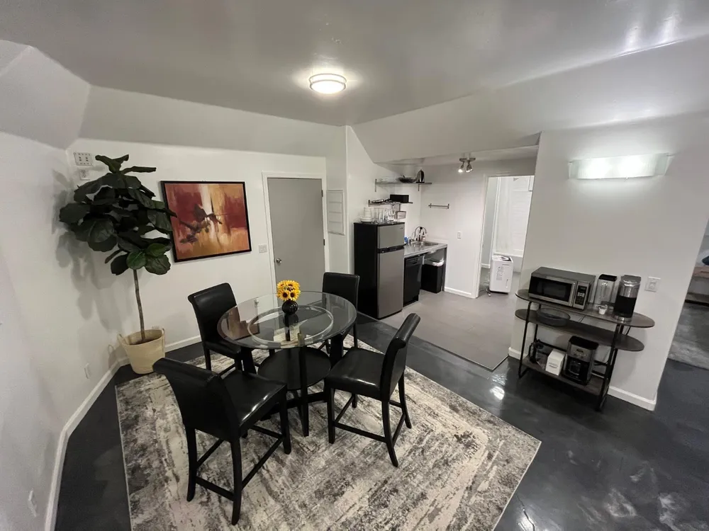 2526 Capitol Ave, Sacramento, CA 95816-5809