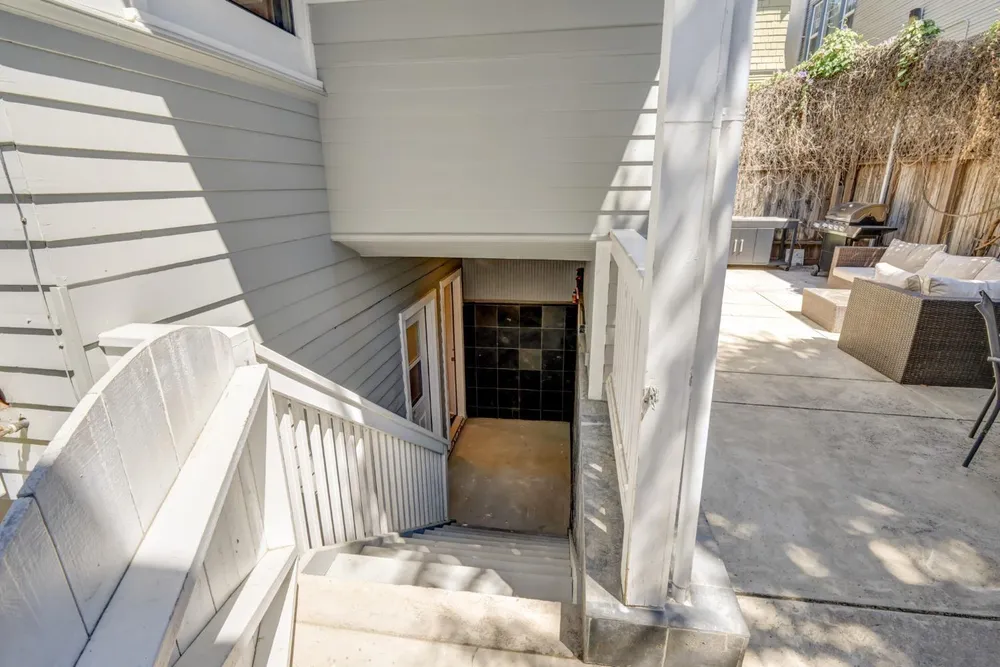 2526 Capitol Ave, Sacramento, CA 95816-5809