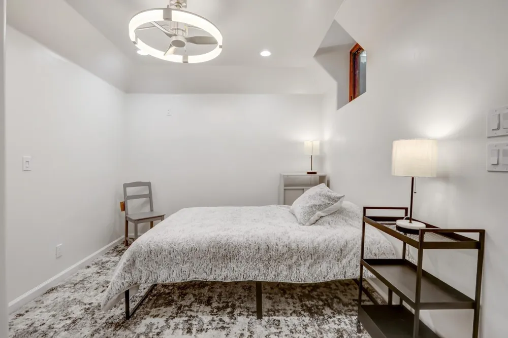 2526 Capitol Ave, Sacramento, CA 95816-5809
