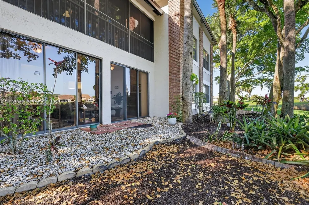 8033 Aberdeen Dr, Boynton Beach, FL 33472