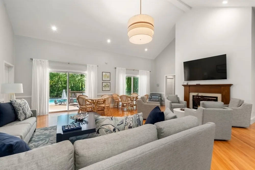 214 Allandale Rd, Boston, MA 02467