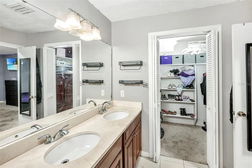 8020 Tierra Verde Dr, Tampa, FL 33617