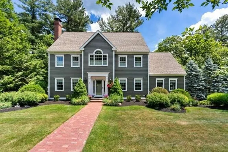 8 Sergeant Roode Ln, Middleton, MA 01949
