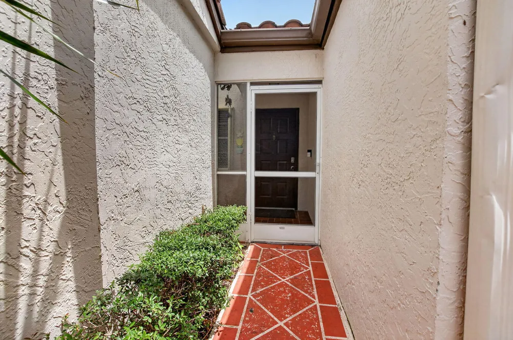 6082 Waldwick Circle, Delray Beach, FL 33484