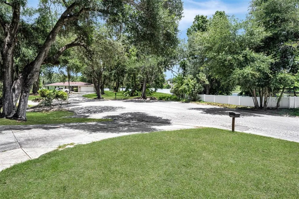 8020 Tierra Verde Dr, Tampa, FL 33617