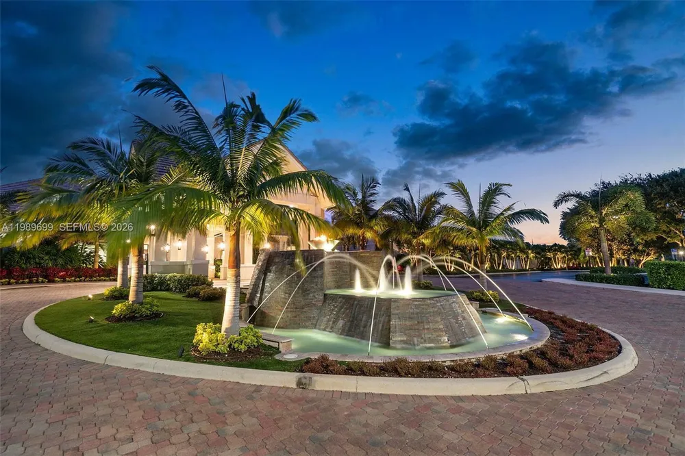 8033 Aberdeen Dr, Boynton Beach, FL 33472