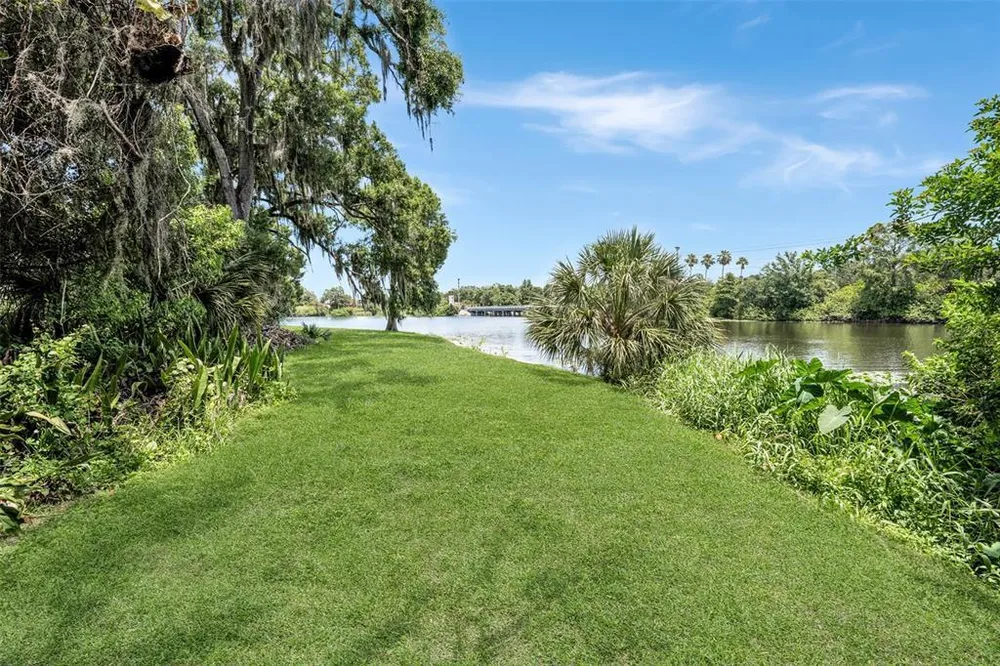 8020 Tierra Verde Dr, Tampa, FL 33617
