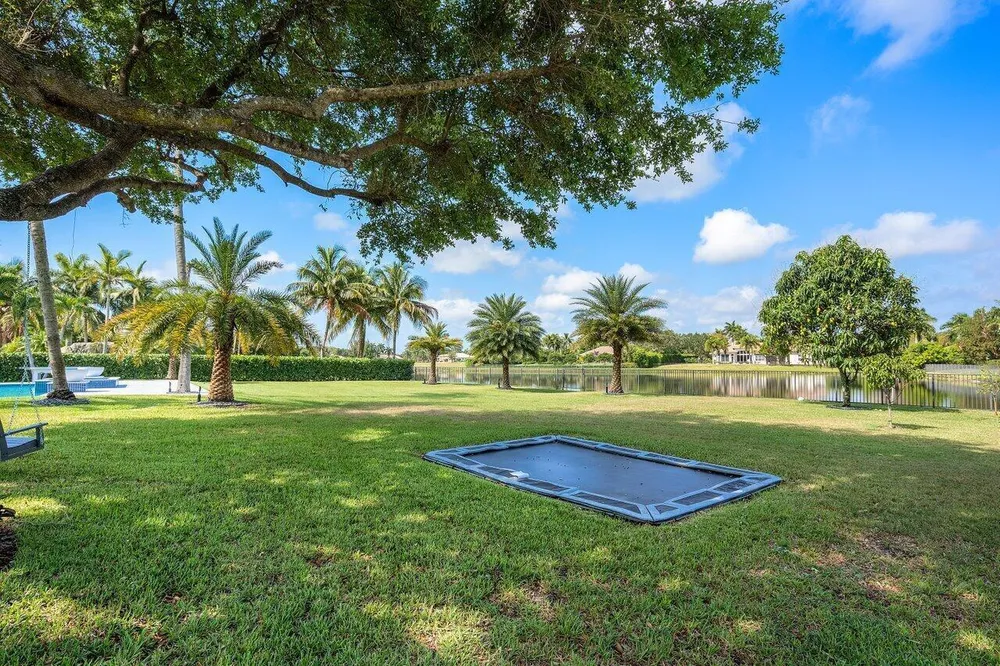 8331 Sawpine Rd, Delray Beach, FL 33446
