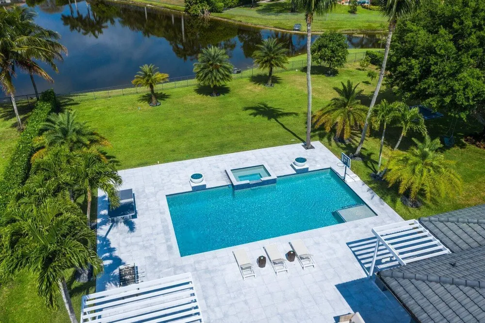 8331 Sawpine Rd, Delray Beach, FL 33446