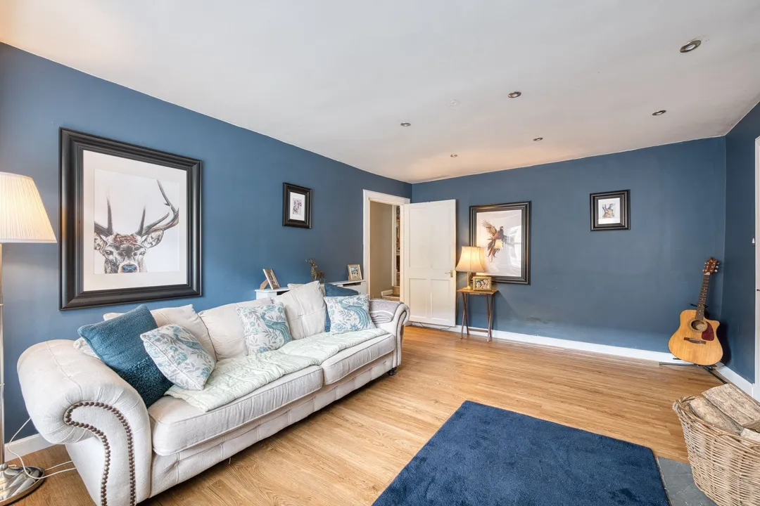 https://mr0.homeflow-assets.co.uk/files/photo/image/47636/6172/_x_/DSC_7342_HDR-124.jpg
