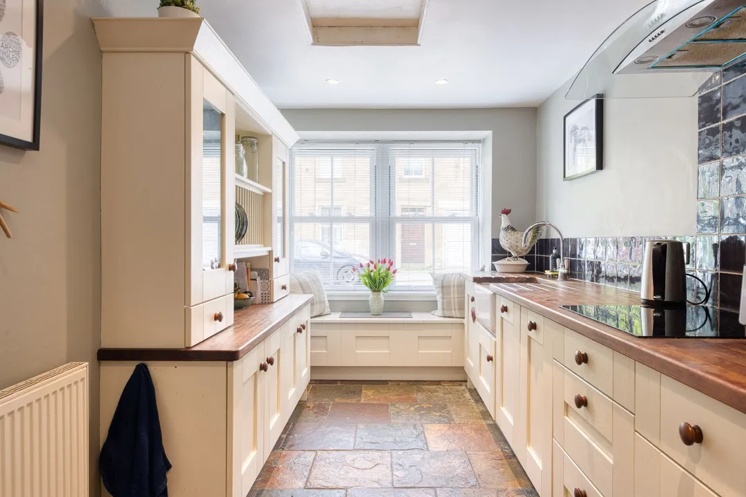 https://mr0.homeflow-assets.co.uk/files/photo/image/47636/6186/_x_/DSC_7474_HDR-135.jpg