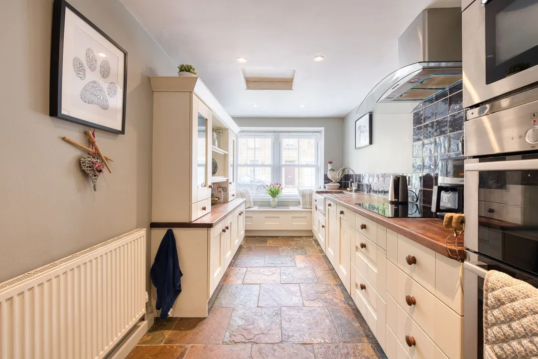 https://mr0.homeflow-assets.co.uk/files/photo/image/47636/6519/_x_/DSC_7484_HDR-136.jpg