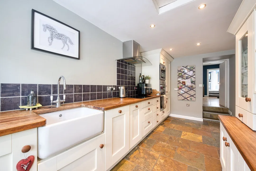 https://mr0.homeflow-assets.co.uk/files/photo/image/47636/6610/_x_/DSC_7504_HDR-140.jpg