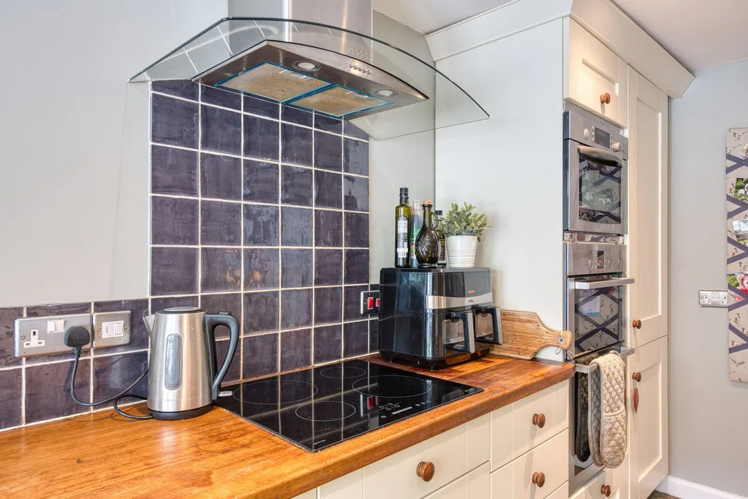 https://mr0.homeflow-assets.co.uk/files/photo/image/47636/6627/_x_/DSC_7519_HDR-143.jpg
