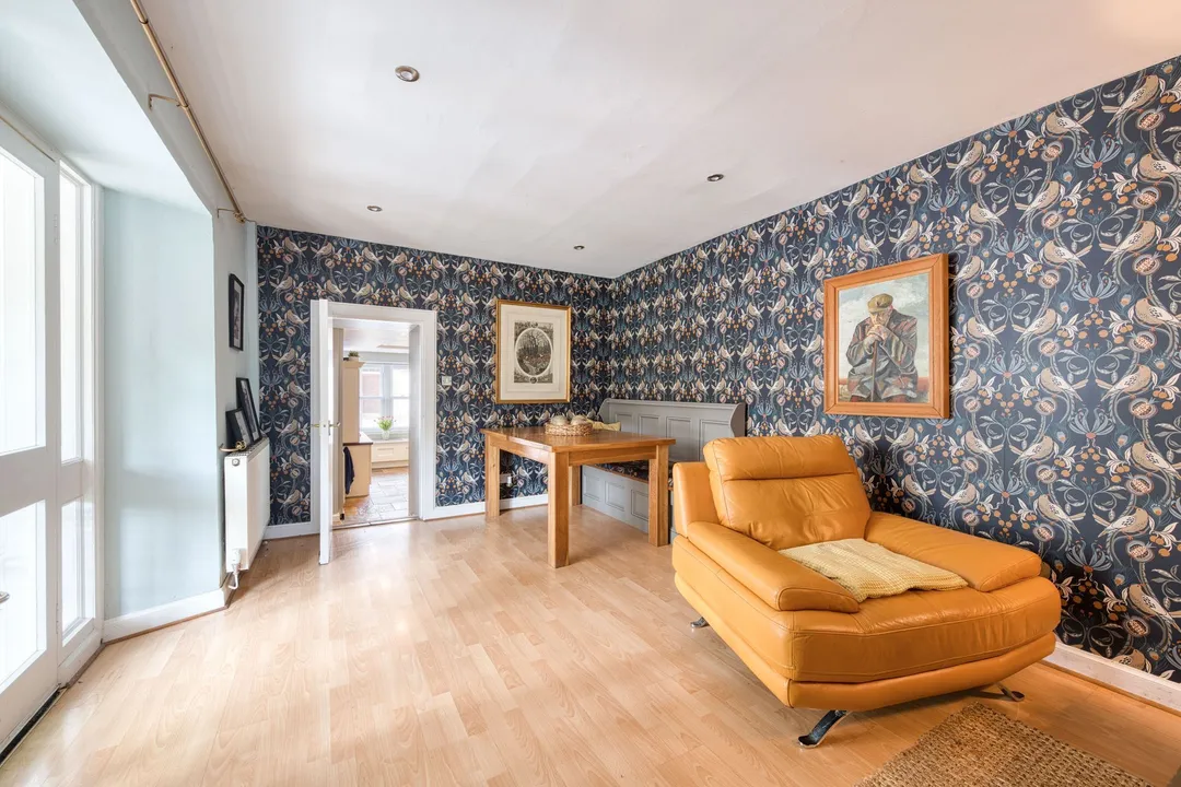 https://mr0.homeflow-assets.co.uk/files/photo/image/47636/6722/_x_/DSC_7544_HDR-146.jpg